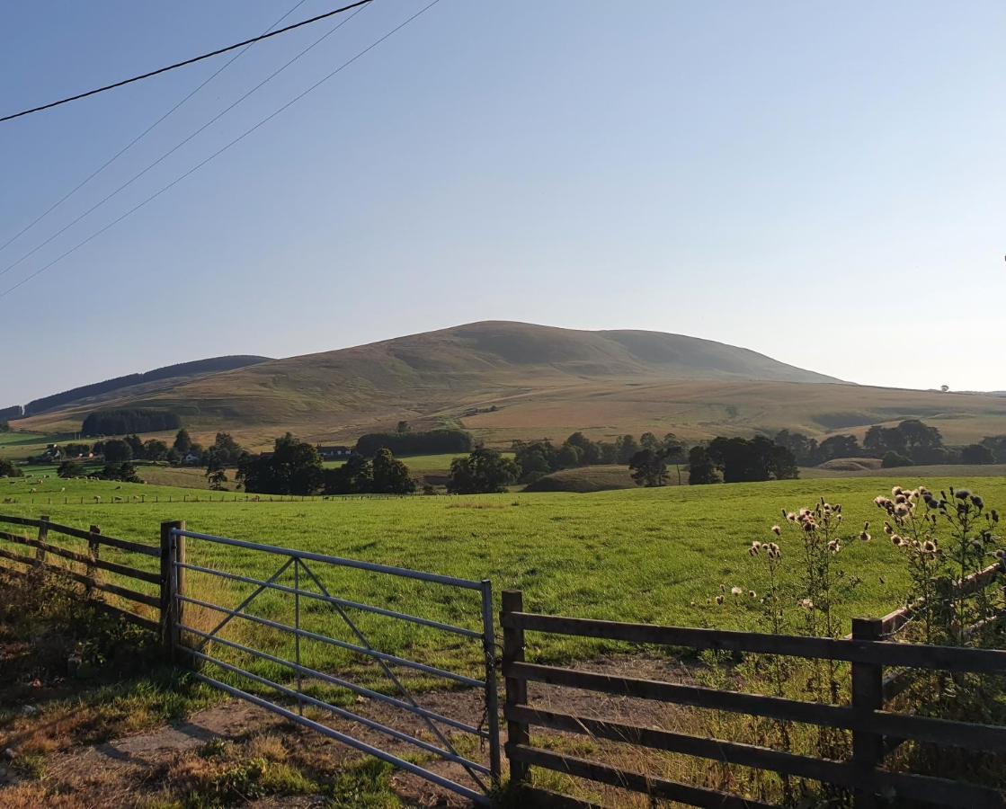 The Granary At Tinto Retreats, Biggar Is A Gorgeous 3 Bedroom Stone Cottage Wiston  外观 照片