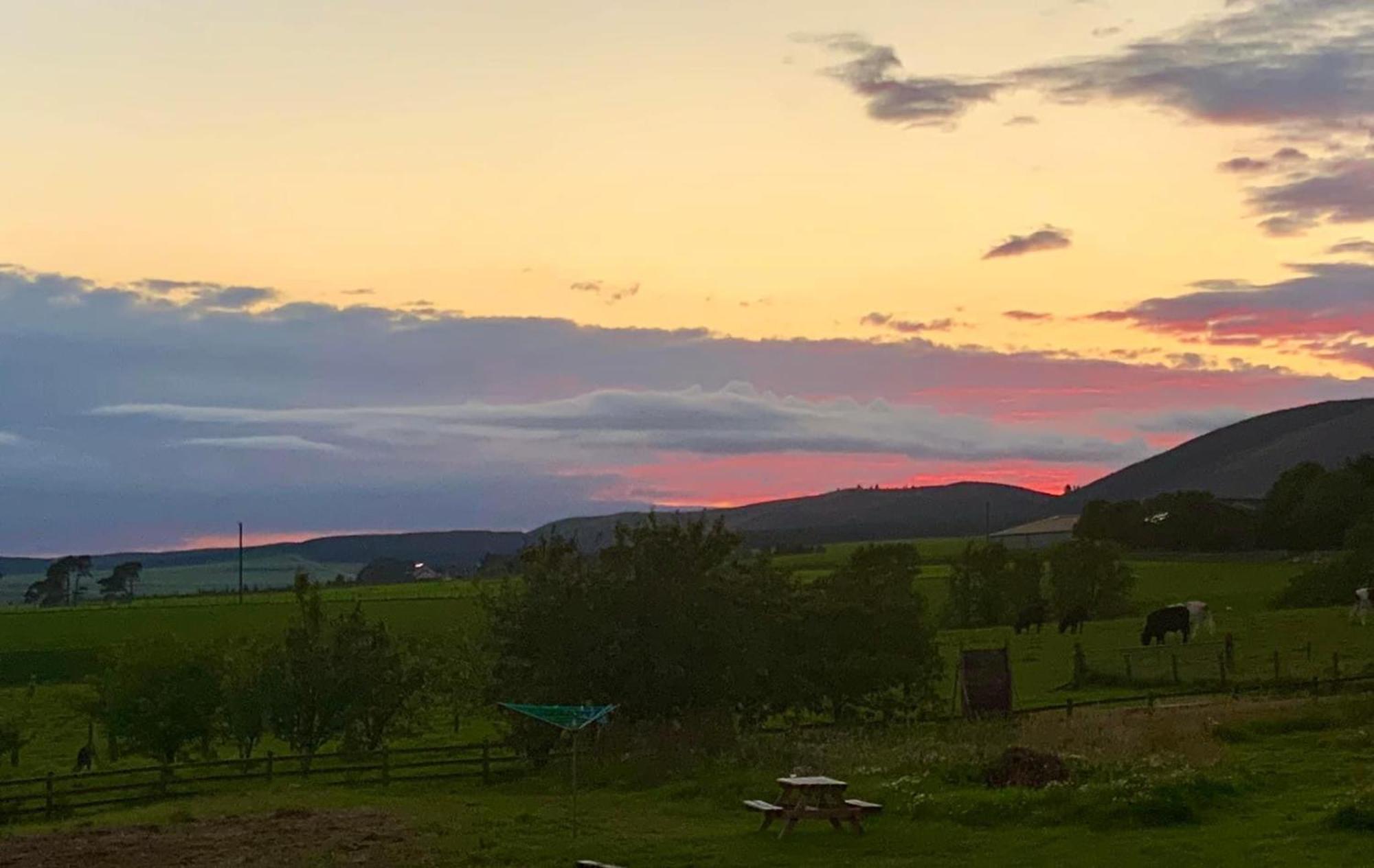 The Granary At Tinto Retreats, Biggar Is A Gorgeous 3 Bedroom Stone Cottage Wiston  外观 照片
