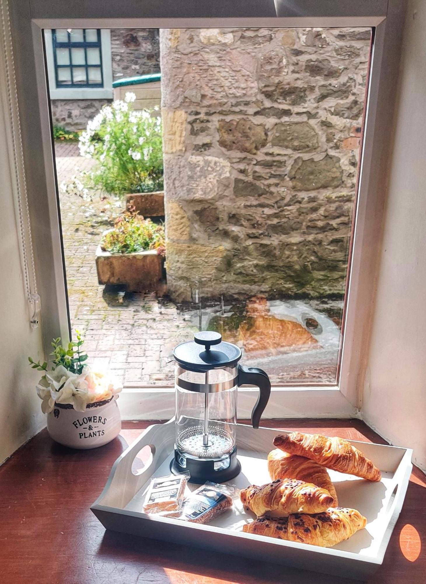 The Granary At Tinto Retreats, Biggar Is A Gorgeous 3 Bedroom Stone Cottage Wiston  外观 照片